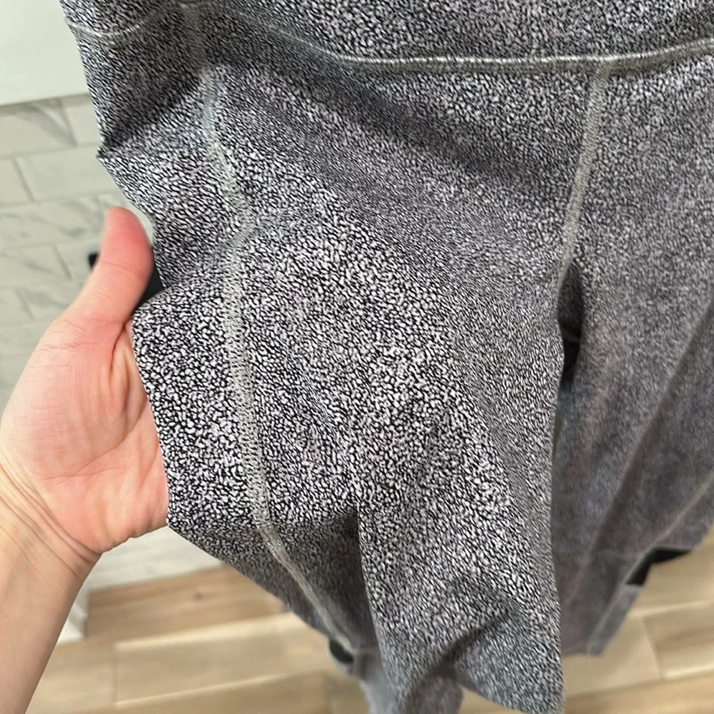 Lululemon pace rival crop Black and White Patterned Bag 2 for $20 - Picture 6 of 8